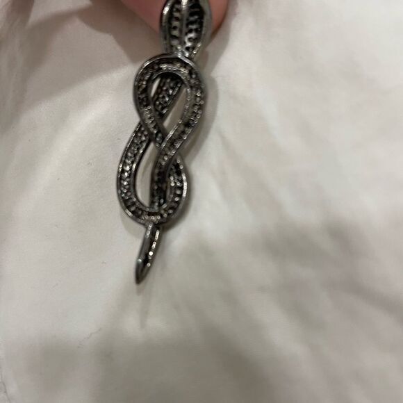 Snake necklace with faux diamonds red eyes making a figure 8 shape dark silver - Picture 3 of 7